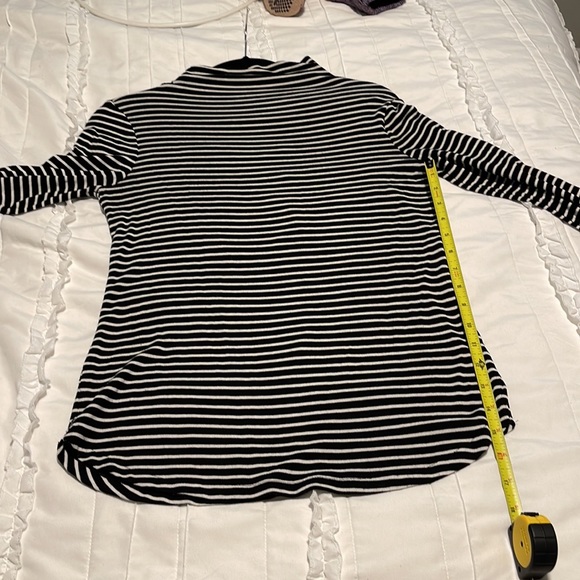 EUC Ann Taylor Mock Neck Balloon sleeve Top - Picture 7 of 9